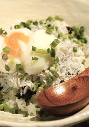 江ノ島のシラス丼，温泉玉子のっけ！-レシピのメイン写真
