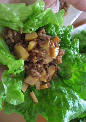 たけのこと豚肉のそぼろレタス包み-レシピのメイン写真