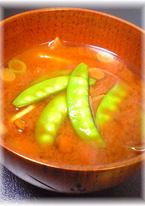 旬の味♪さやえんどうが主役のお味噌汁-レシピのメイン写真