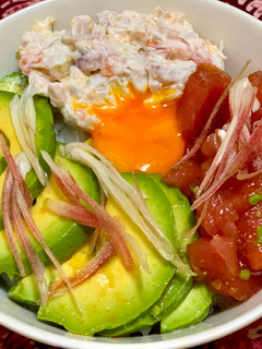 マグロアボカドホッキ貝サラダの3色丼-レシピのメイン写真
