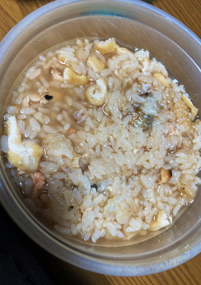 鮭の炊き込みご飯を使ってお茶漬け-レシピのメイン写真