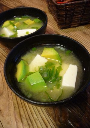 アボカドは旨い～お味噌汁で向き合おう-レシピのメイン写真