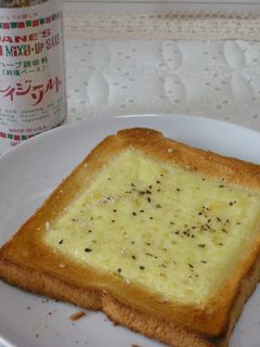 クレイジーソルトDEチーズトースト-レシピのメイン写真