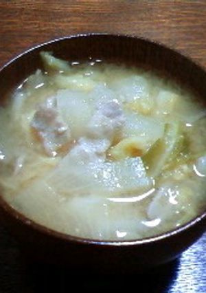 ダシいらず！豚バラ肉とキャベツの味噌汁-レシピのメイン写真