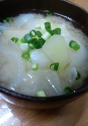 新たまねぎと新じゃがの味噌汁+バター-レシピのメイン写真