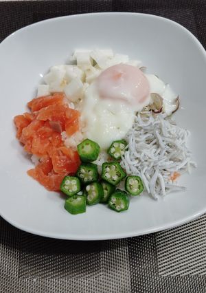 温玉乗せサーモンしらす丼ぶり-レシピのメイン写真