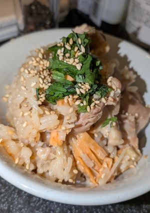 鮭鶏もも肉の炊込ご飯 刻み大葉仕上げ-レシピのメイン写真