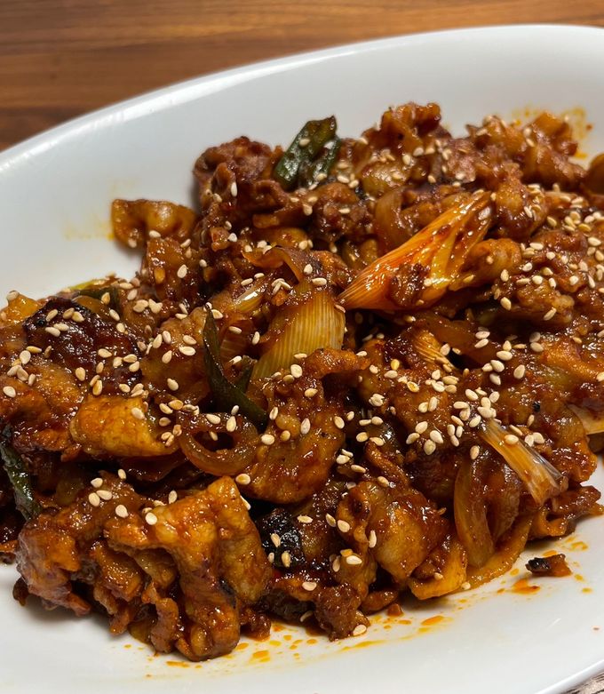 韓国料理、豚肉の甘辛炒め (제육볶음) by カンコクパパ