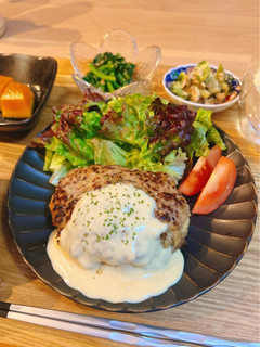 ご飯がすすむ🐾ホワイトチーズハンバーグ-レシピのメイン写真