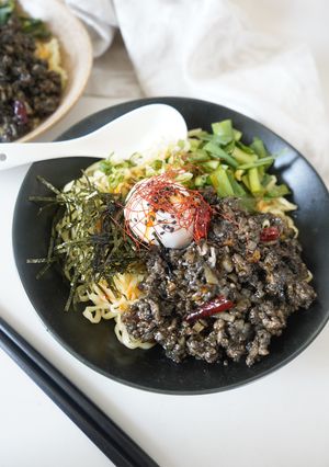 冷やし黒ごま台湾まぜそば-レシピのメイン写真