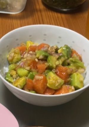 サーモンとアボカドのポキ丼-レシピのメイン写真