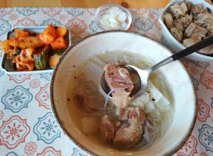 骨付きスネ肉で作るコムタンスープ-レシピのメイン写真