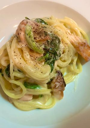 ワンパン鮭とほうれん草の牛乳パスタ🐟-レシピのメイン写真
