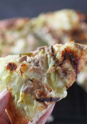 こねない生地＆魚焼きグリルで釜焼き風ピザ-レシピのメイン写真