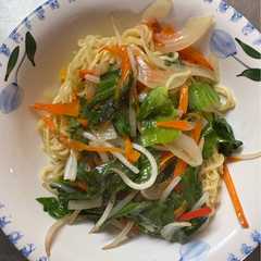 รูปของ 冷やし中華麺の餡掛け野菜塩焼きそば