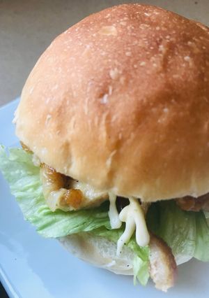 バンズで鶏皮のマヨバーガー-レシピのメイン写真