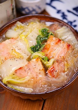 白菜とベーコンの和風コンソメ春雨スープ-レシピのメイン写真