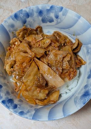 とっても簡単★豚こまキムチ丼-レシピのメイン写真