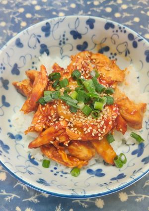 鶏むね肉のヤンニョムチキン風丼-レシピのメイン写真
