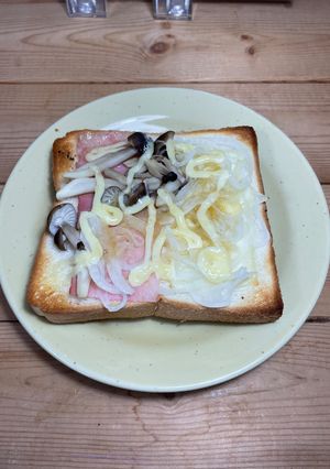 超簡単！シメジとタマネギのマヨトースト-レシピのメイン写真