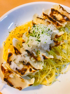 餃子パスタ●餃子&ペペロンチーニ風パスタ-レシピのメイン写真