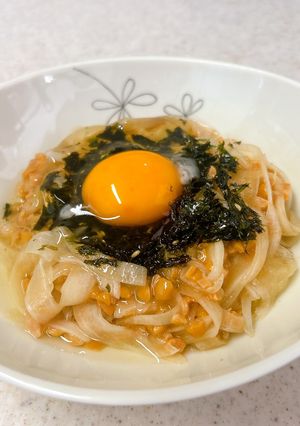 卵のせ♪新玉ねぎの納豆和え-レシピのメイン写真
