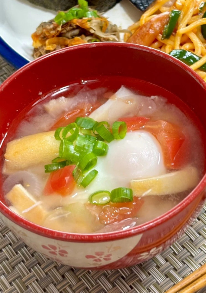 玉ねぎと揚げと落とし玉子のお味噌汁〜♪-レシピのメイン写真