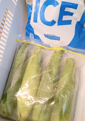 とうもろこしは皮付きで生のまま冷凍保存!-レシピのメイン写真
