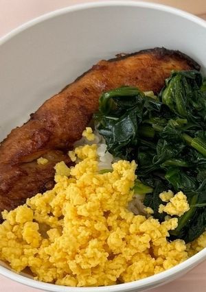 エッグサーモン丼-レシピのメイン写真