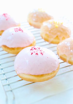 ふわふわドーナツで【ストロベリーチョコドーナツ】-レシピのメイン写真
