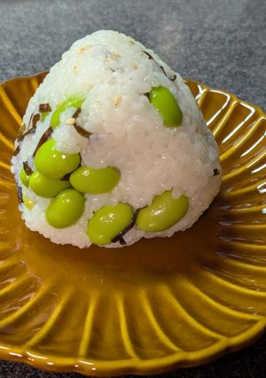 満足度◎枝豆と塩昆布の洋風おにぎり-レシピのメイン写真