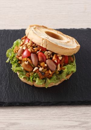 ピーナッツカレーの塩こうじ車麩バーガー🍔-レシピのメイン写真