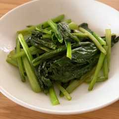 รูปของ 鶏油で小松菜の醤油炒め