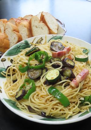 夏野菜とベーコンのピリ辛炒めスパゲティ-レシピのメイン写真