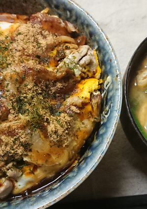 ソースたっぷり!豚肉とたまごの丼-レシピのメイン写真