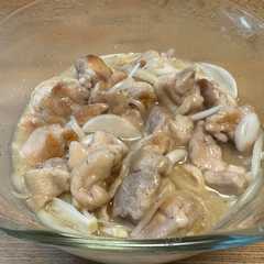 รูปของ 鶏もも肉と玉ねぎの冷製塩レモンだれ