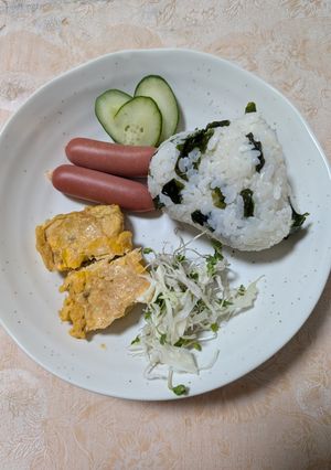 簡単★バジルの厚焼き玉子と茹でソーセージ-レシピのメイン写真