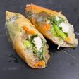 玉ねぎ麹漬け鶏むねと春菊と春雨の春巻き