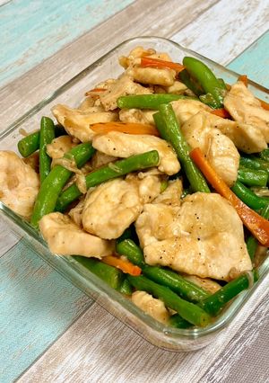 鶏むね肉とインゲンと人参とエノキの生姜焼き-レシピのメイン写真