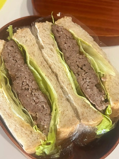 ひき肉パテでサムライバーガー風サンド-レシピのメイン写真