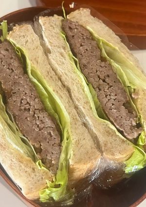 ひき肉パテでサムライバーガー風サンド-レシピのメイン写真