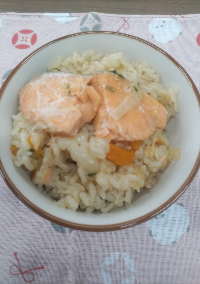 炊飯器で作る鮭と野菜のバター風味ご飯-レシピのメイン写真