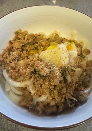 コク爽やか！鶏そぼろ温卵ぶっかけうどん-レシピのメイン写真
