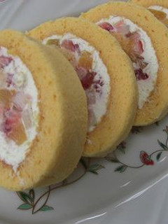 フルーツいっぱいロールケーキ♪-レシピのメイン写真
