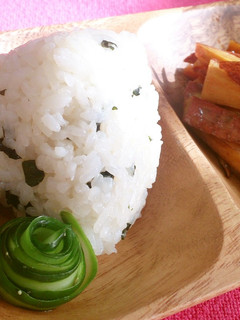 お弁当♡キュウリのお花✿-レシピのメイン写真