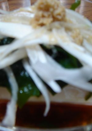 旬ですね♪新たまとワカメの冷奴-レシピのメイン写真