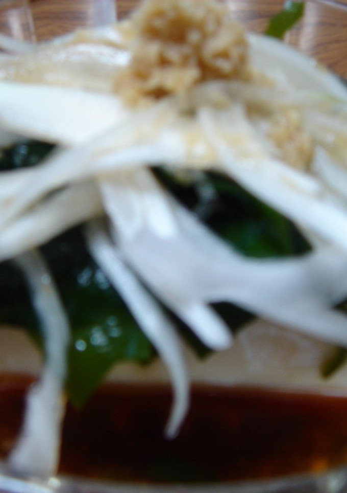 旬ですね♪新たまとワカメの冷奴-レシピのメイン写真