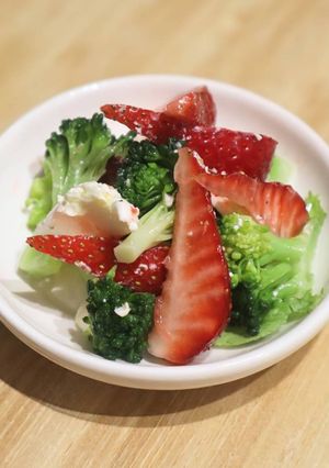 いちごのサラダ-レシピのメイン写真