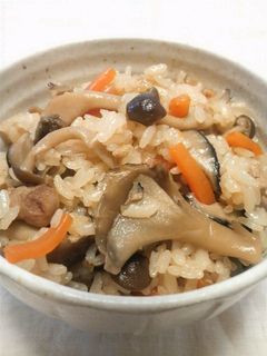 鶏とキノコの炊き込みごはん-レシピのメイン写真