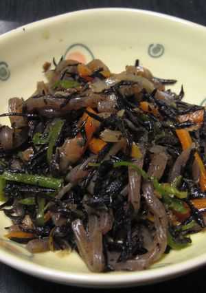 突きこんにゃくとひじきの煮物-レシピのメイン写真